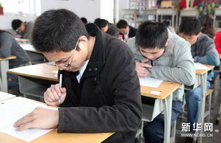 多省公務(wù)員考試開考 競爭激烈