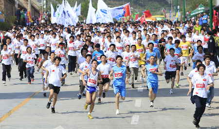 “好運(yùn)榮成•赤山旅游杯”2011中韓日國(guó)際馬拉松大賽開幕