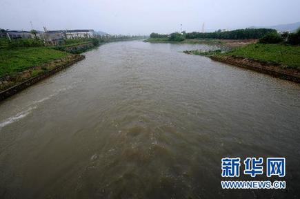 杭州余杭區(qū)水源受污染 部分地區(qū)供水停止、學(xué)校停課