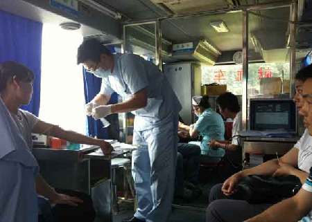 郭明義微博發(fā)獻(xiàn)血倡議 全國(guó)網(wǎng)友紛紛“力挺”