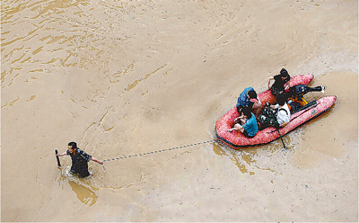 南方連降暴雨 20多條中小河流水位超警