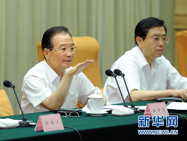 溫家寶:任內(nèi)基本實(shí)現(xiàn)城鎮(zhèn)居民社會養(yǎng)老保險和新農(nóng)保全覆蓋