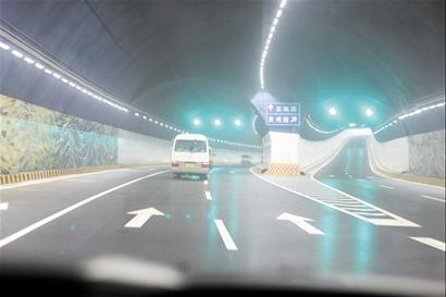 銘記歷史時刻:膠州灣橋隧通車