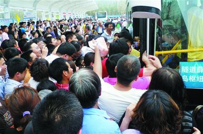 銘記歷史時(shí)刻:膠州灣橋隧通車(chē)