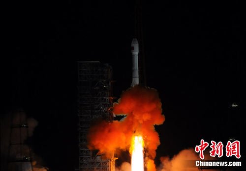 中國成功發(fā)射“天鏈一號(hào)02星”(組圖)