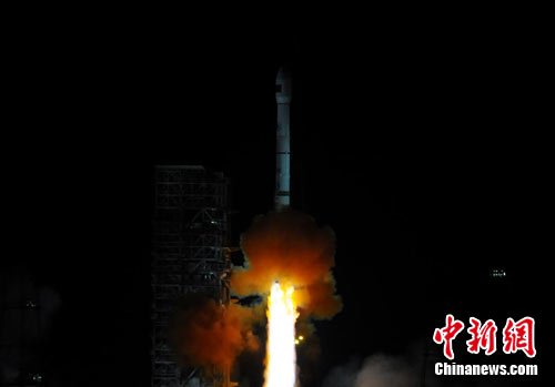 中國成功發(fā)射“天鏈一號(hào)02星”(組圖)
