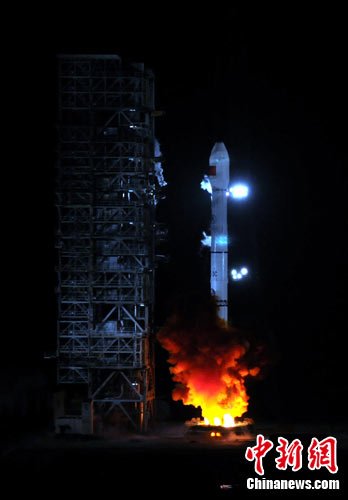 中國成功發(fā)射“天鏈一號(hào)02星”(組圖)