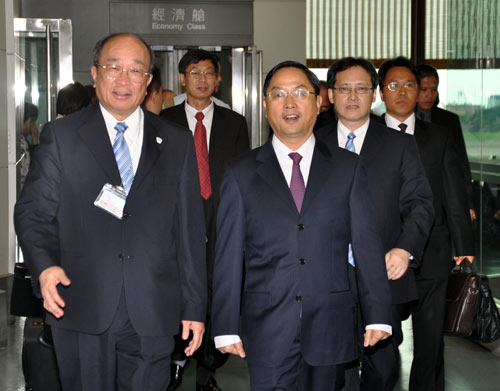 連戰呼吁國民黨:兩岸發展“仍應繼續走對的路”