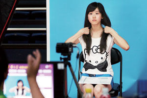 8月網(wǎng)上誰最紅：藍精靈、小俊介還有HOLD姐