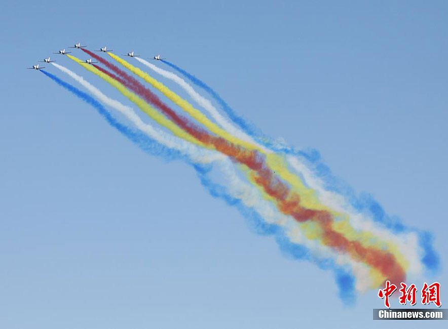 長春首屆航空展中國三支飛行表演隊齊亮相
