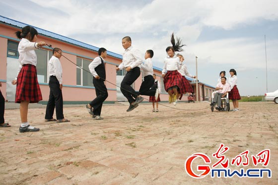 最美鄉(xiāng)村教師杜順：血液里沒了學(xué)生，心臟就不會跳動