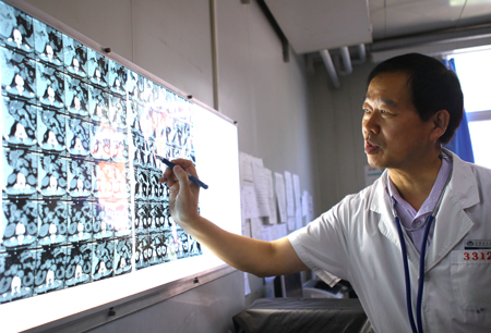 余振球解析過(guò)勞死：工作越忙越不能抽煙