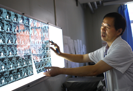 余振球解析過(guò)勞死：工作越忙越不能抽煙