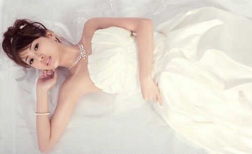 “中國(guó)第一美女空姐”張瀚寫(xiě)真