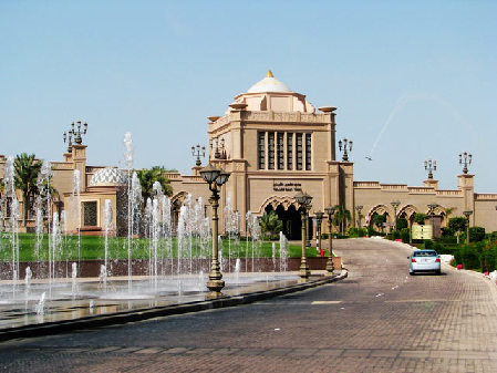 金碧輝煌！40噸黃金打造的八星級酒店