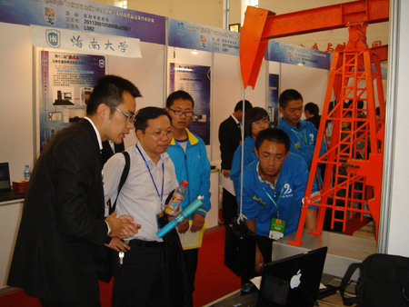 高校大學(xué)生大連決戰(zhàn)“挑戰(zhàn)杯”