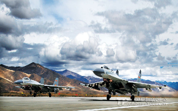 解放軍首次在高海拔高寒地區(qū)組織陸空聯(lián)合演習(xí)