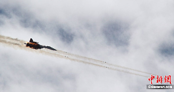 解放軍首次在高海拔高寒地區組織陸空聯合演習