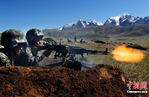 解放軍首次在高海拔高寒地區(qū)組織陸空聯(lián)合演習