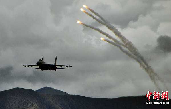 解放軍首次在高海拔高寒地區(qū)組織陸空聯(lián)合演習(xí)