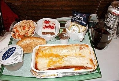 飛機上也有美食！看看各航空公司飛機餐