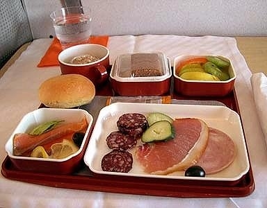 飛機上也有美食！看看各航空公司飛機餐