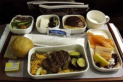 飛機上也有美食！看看各航空公司飛機餐