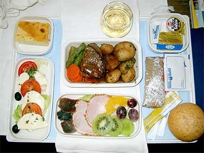 飛機上也有美食！看看各航空公司飛機餐