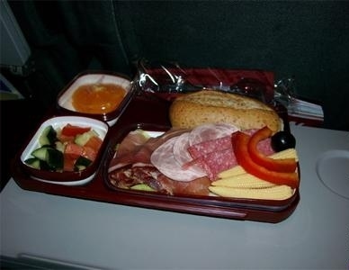 飛機上也有美食！看看各航空公司飛機餐