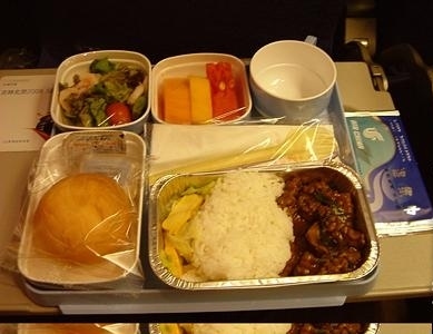 飛機上也有美食！看看各航空公司飛機餐