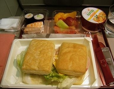 飛機上也有美食！看看各航空公司飛機餐