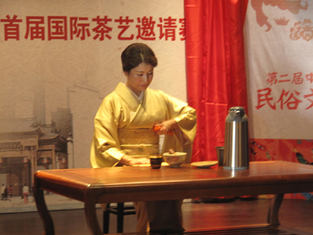 ‘茶藝新語’以茶傳情<BR>——首屆國(guó)際茶藝邀請(qǐng)賽在銅陵舉行