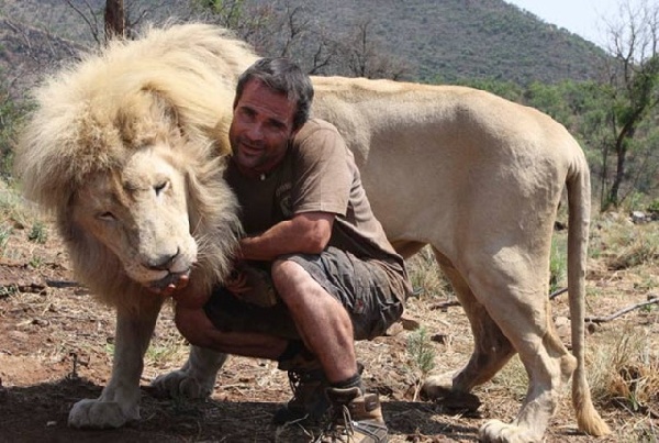 南非白獅王國的“獅語者”