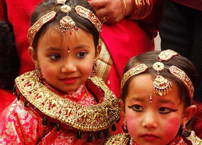揭秘尼泊爾少女奇異的“果實婚禮”