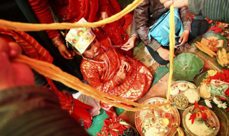 揭秘尼泊爾少女奇異的“果實婚禮”