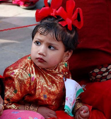 揭秘尼泊爾少女奇異的“果實婚禮”