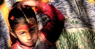 揭秘尼泊爾少女奇異的“果實婚禮”