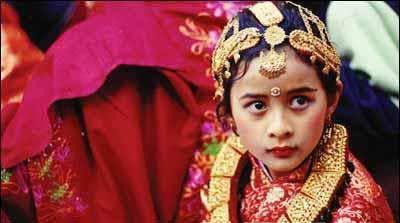 揭秘尼泊爾少女奇異的“果實(shí)婚禮”