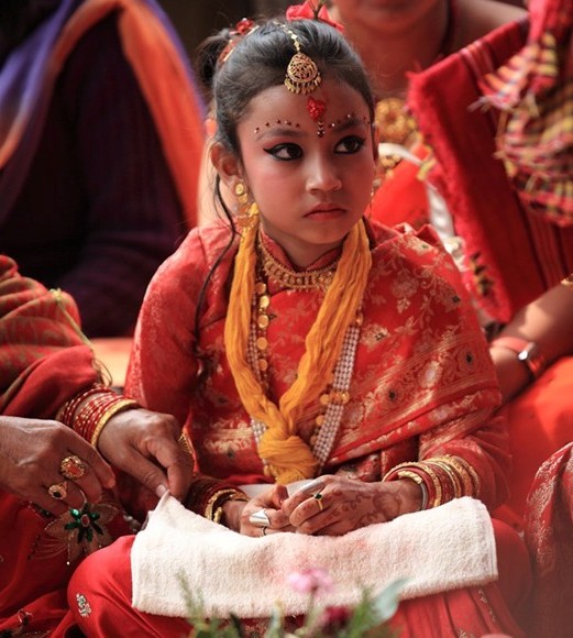 揭秘尼泊爾少女奇異的“果實婚禮”