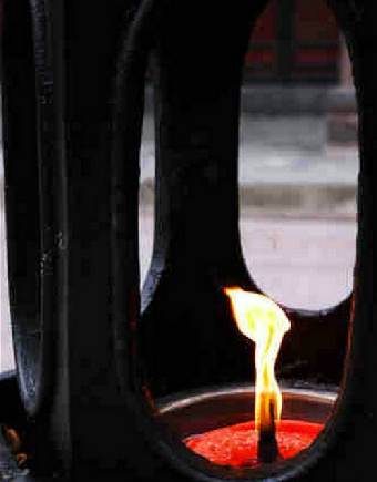 古墓長明燈千年不熄之謎！