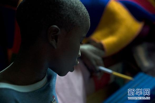 世界艾滋病日：關“艾”，從擁抱開始