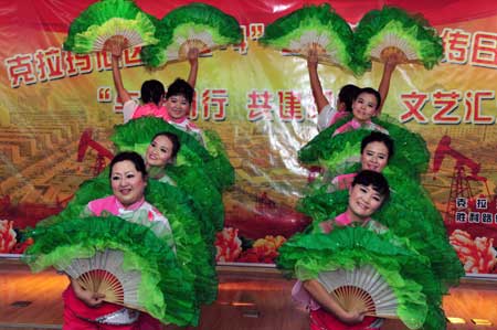 油城克拉瑪依舉辦文藝匯演迎接全國(guó)法制宣傳日