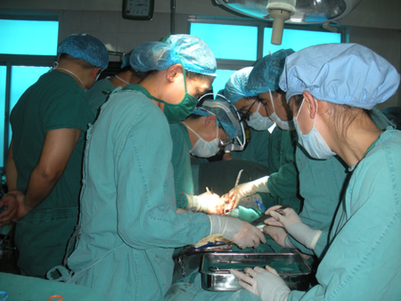 伊犁州首例心臟不停跳冠狀動(dòng)脈搭橋手術(shù)獲成功