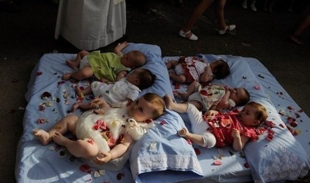 實拍西班牙跨嬰驅(qū)魔的怪異節(jié)日！