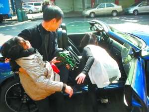 少女當街救人，關(guān)保時捷啥事？