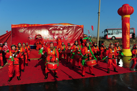 冰湖騰魚：盤錦市冬捕文化節開幕