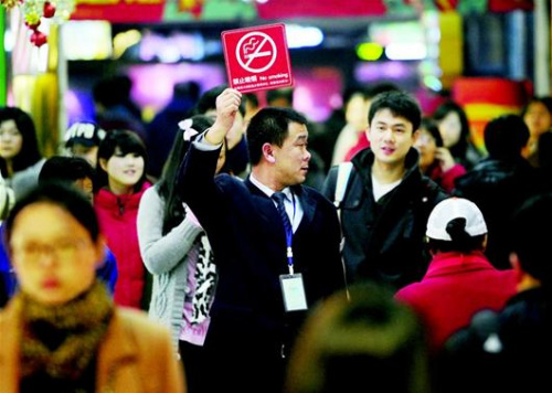 武漢頒布“禁煙令”17年 禁煙區仍煙霧繚繞(圖)