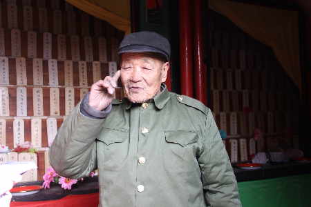 87歲老兵一腔熱血守護(hù)英靈30余載（組圖）