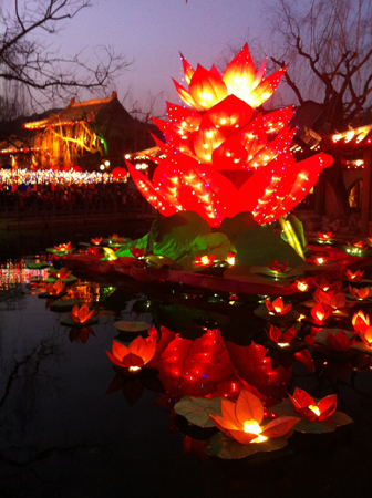 濟南：元宵節(jié)趵突泉賞花燈