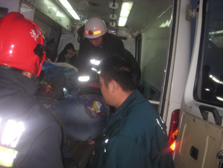 沈陽消防官兵成功營救20名被困乘客